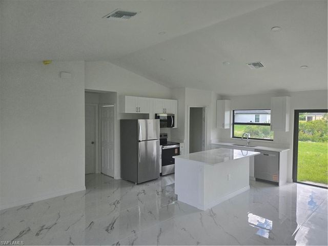 2707 30th ST SW, Lehigh Acres, FL 33976