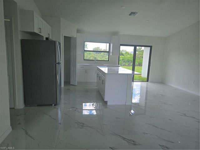 2707 30th ST SW, Lehigh Acres, FL 33976