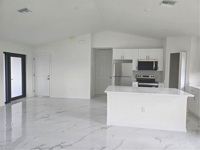 2707 30th ST SW, Lehigh Acres, FL 33976