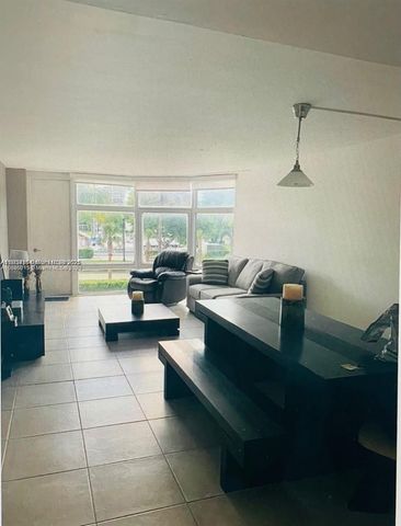 3375 N Country Club Dr 102, Aventura, FL 33180