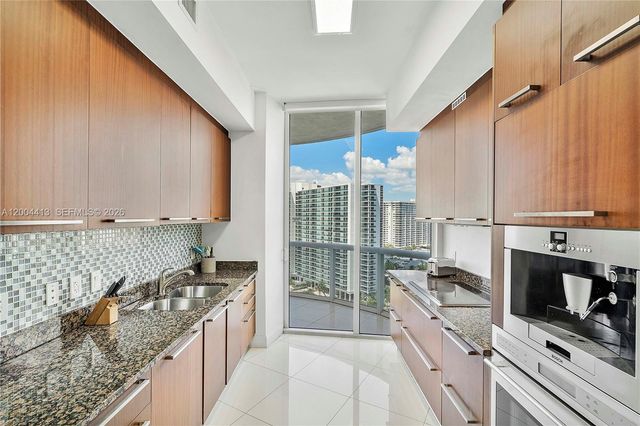 15811 Collins Avenue 1205, Sunny Isles Beach, FL 33160