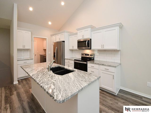 248 Half Moon Drive, Lincoln, NE 68527