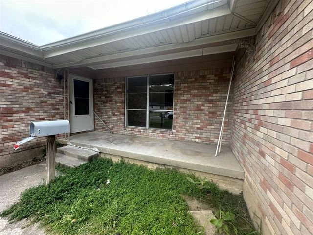 704 Clebud Drive, Euless, TX 76040