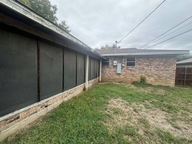 704 Clebud Drive, Euless, TX 76040
