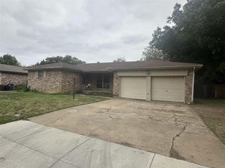 704 Clebud Drive, Euless, TX 76040