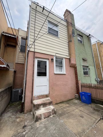 2524 S DARIEN ST, Philadelphia, PA 19148