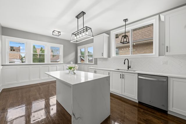 2107 East Avenue, Berwyn, IL 60402