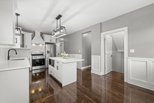 2107 East Avenue, Berwyn, IL 60402