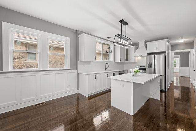 2107 East Avenue, Berwyn, IL 60402