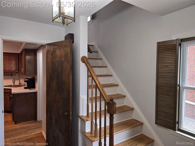 1762 Bournemouth Road, Grosse Pointe Woods, MI 48236