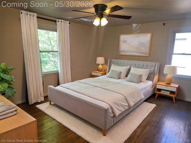 1762 Bournemouth Road, Grosse Pointe Woods, MI 48236