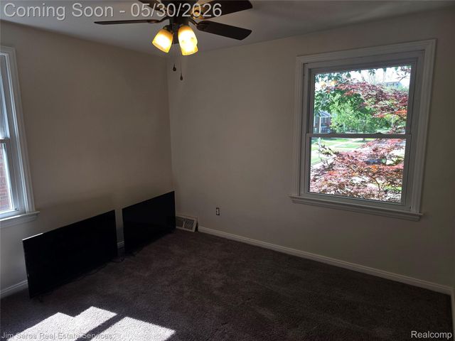 1762 Bournemouth Road, Grosse Pointe Woods, MI 48236