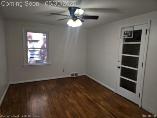 1762 Bournemouth Road, Grosse Pointe Woods, MI 48236
