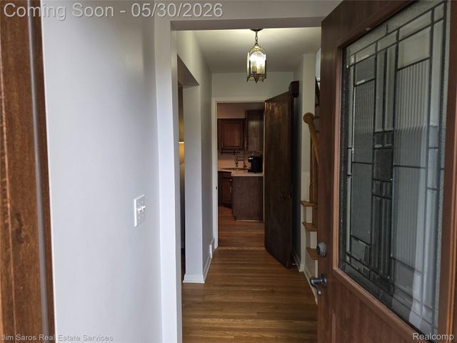 1762 Bournemouth Road, Grosse Pointe Woods, MI 48236