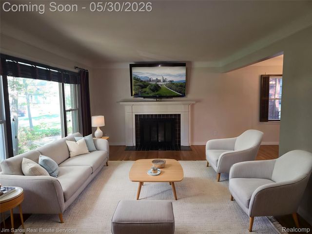 1762 Bournemouth Road, Grosse Pointe Woods, MI 48236