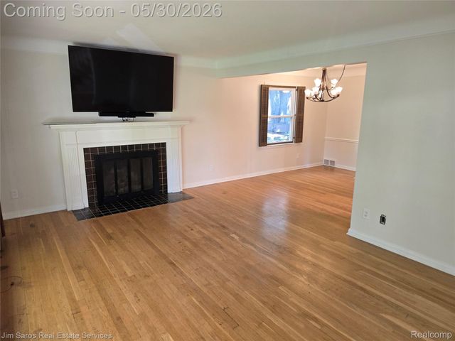 1762 Bournemouth Road, Grosse Pointe Woods, MI 48236