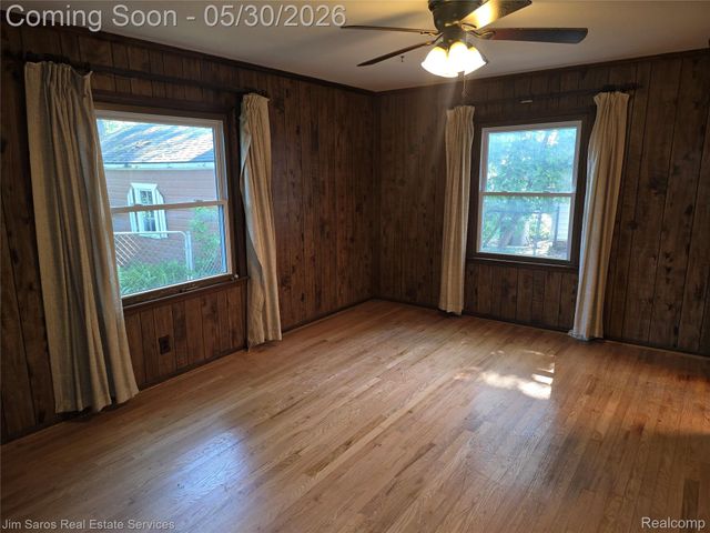 1762 Bournemouth Road, Grosse Pointe Woods, MI 48236