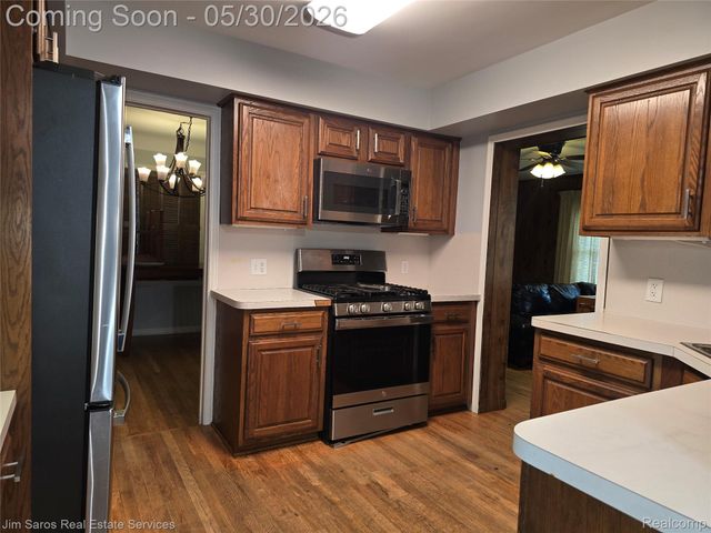 1762 Bournemouth Road, Grosse Pointe Woods, MI 48236