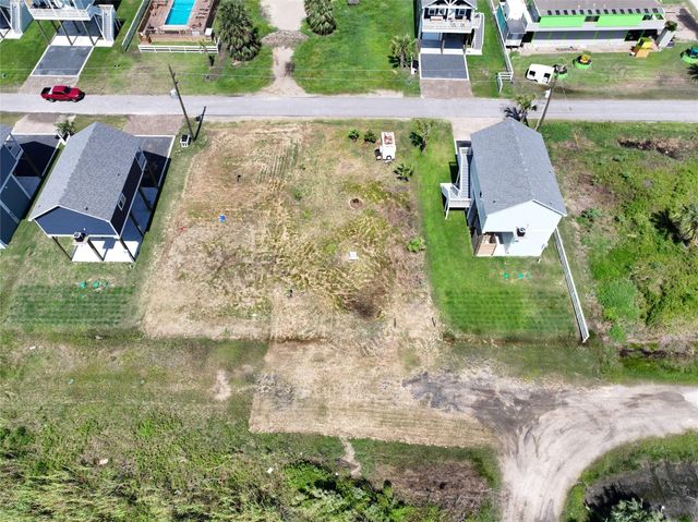 1056 Caplen Street, Gilchrist, TX 77617