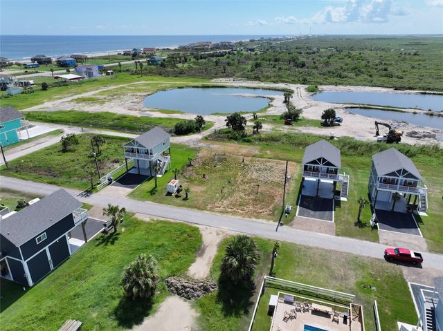 1056 Caplen Street, Gilchrist, TX 77617