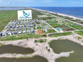 1056 Caplen Street, Gilchrist, TX 77617