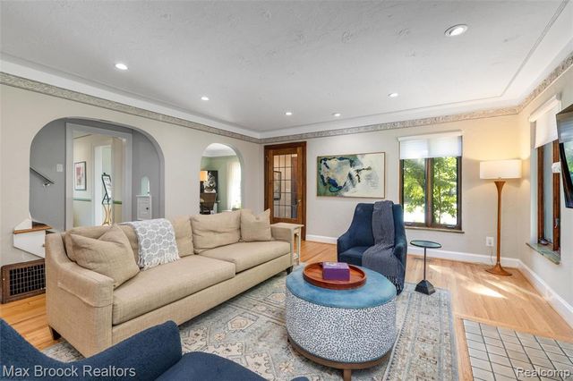 762 W Oakridge Street, Ferndale, MI 48220