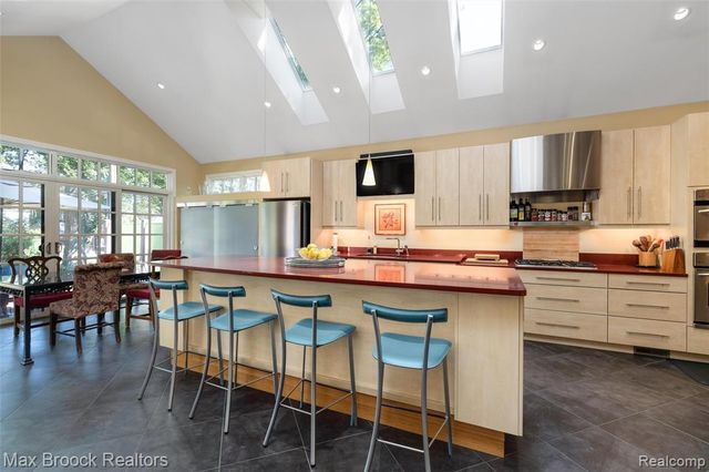 762 W Oakridge Street, Ferndale, MI 48220