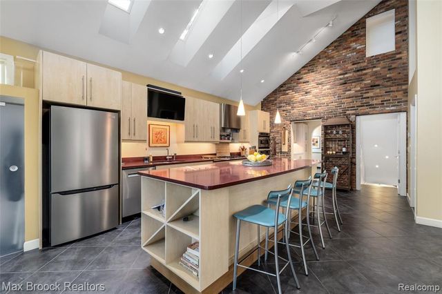 762 W Oakridge Street, Ferndale, MI 48220