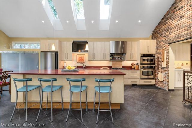 762 W Oakridge Street, Ferndale, MI 48220
