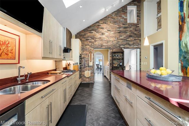 762 W Oakridge Street, Ferndale, MI 48220