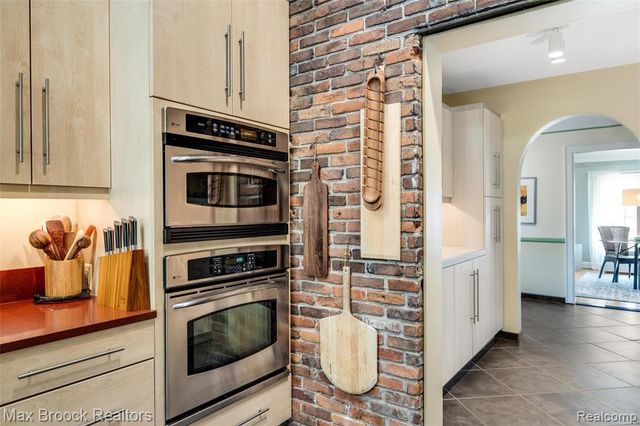 762 W Oakridge Street, Ferndale, MI 48220