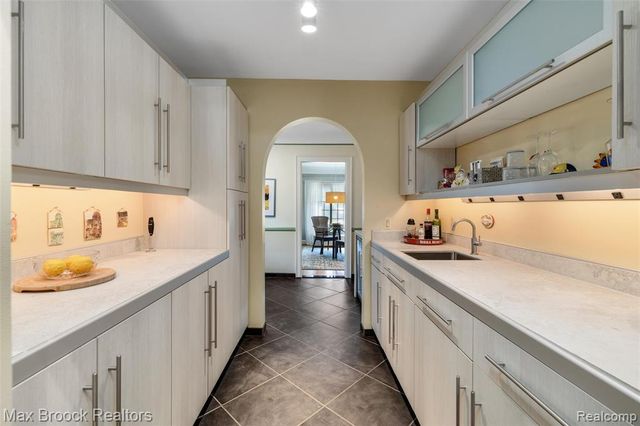 762 W Oakridge Street, Ferndale, MI 48220