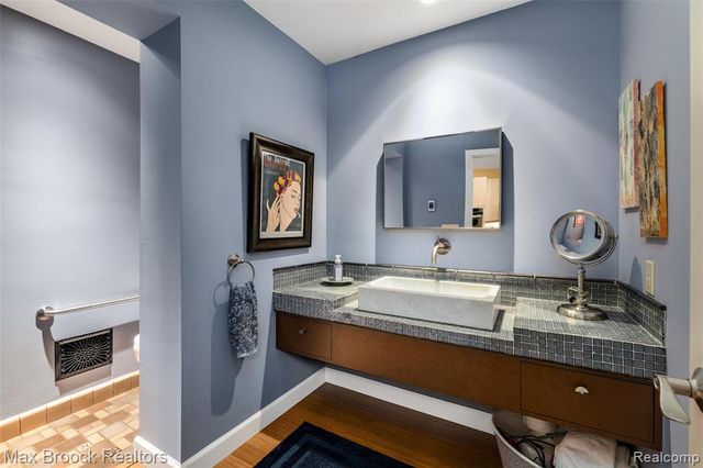 762 W Oakridge Street, Ferndale, MI 48220
