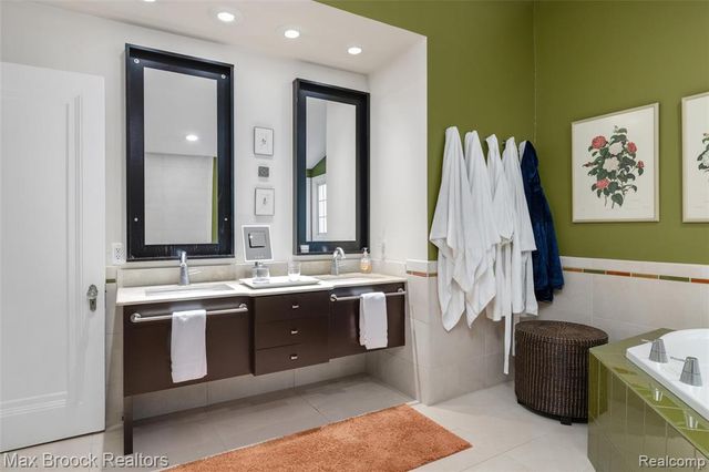 762 W Oakridge Street, Ferndale, MI 48220