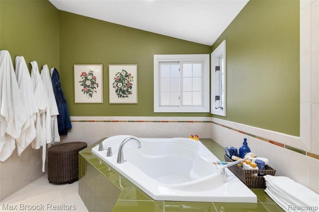 762 W Oakridge Street, Ferndale, MI 48220