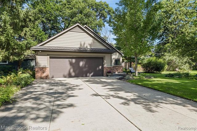 762 W Oakridge Street, Ferndale, MI 48220