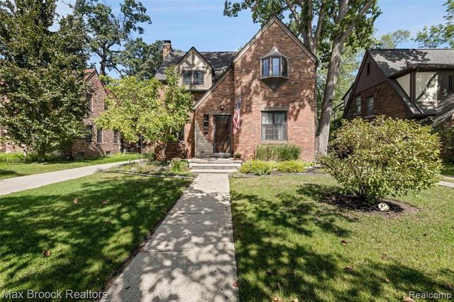 762 W Oakridge Street, Ferndale, MI 48220