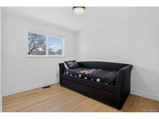 690 S Newark Ct, Aurora, CO 80012