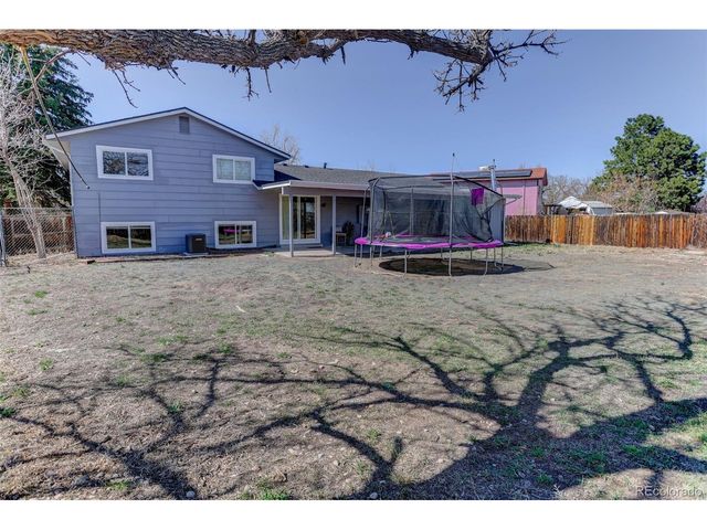 690 S Newark Ct, Aurora, CO 80012