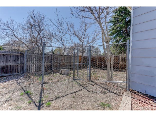 690 S Newark Ct, Aurora, CO 80012