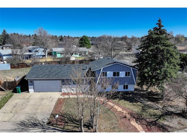 690 S Newark Ct, Aurora, CO 80012