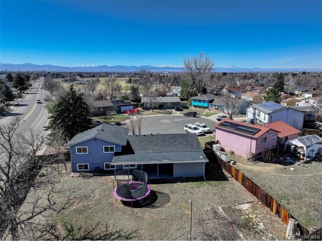 690 S Newark Ct, Aurora, CO 80012