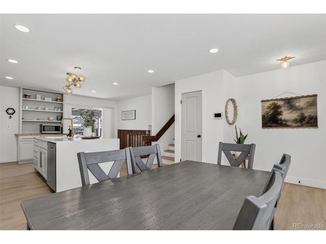 690 S Newark Ct, Aurora, CO 80012