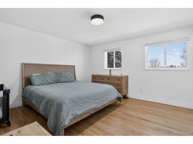 690 S Newark Ct, Aurora, CO 80012