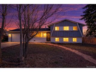 690 S Newark Ct, Aurora, CO 80012