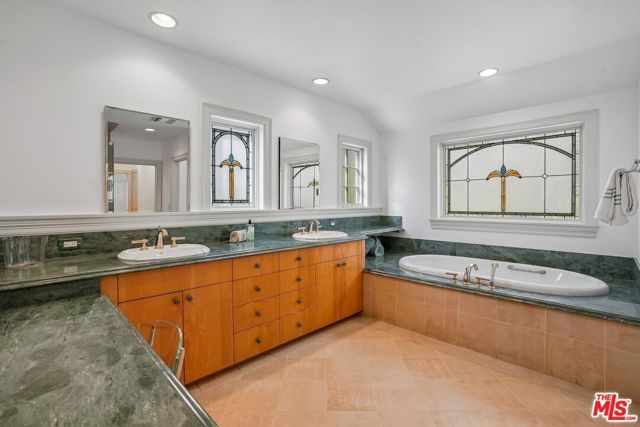 10575 Lindbrook Drive, Los Angeles, CA 90024