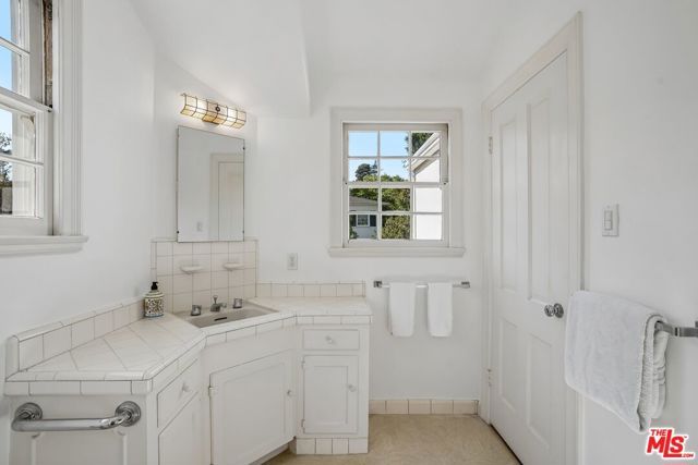 10575 Lindbrook Drive, Los Angeles, CA 90024