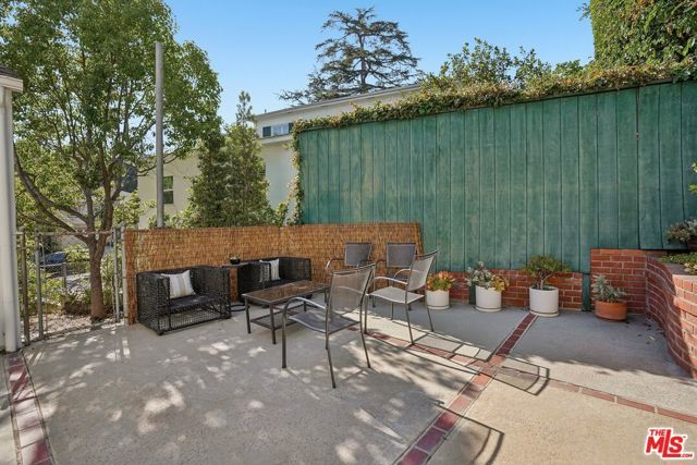 10575 Lindbrook Drive, Los Angeles, CA 90024