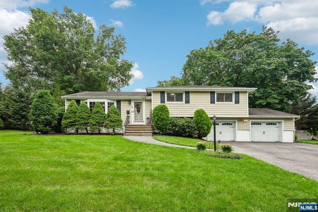 24 Lawrence Road, Wayne, NJ 07470