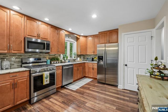 24 Lawrence Road, Wayne, NJ 07470